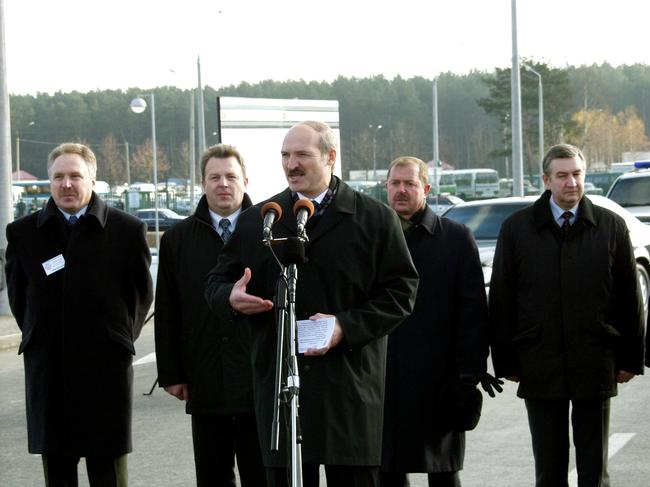 ЧИТАЕМ ФОТОГРАФИИ КАК ПОВЕСТЬ…