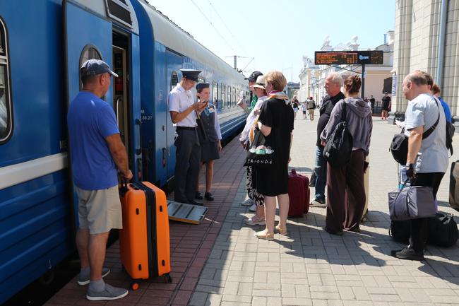 ПОД СТУК КОЛЕС СБЫВАЮТСЯ МЕЧТЫ